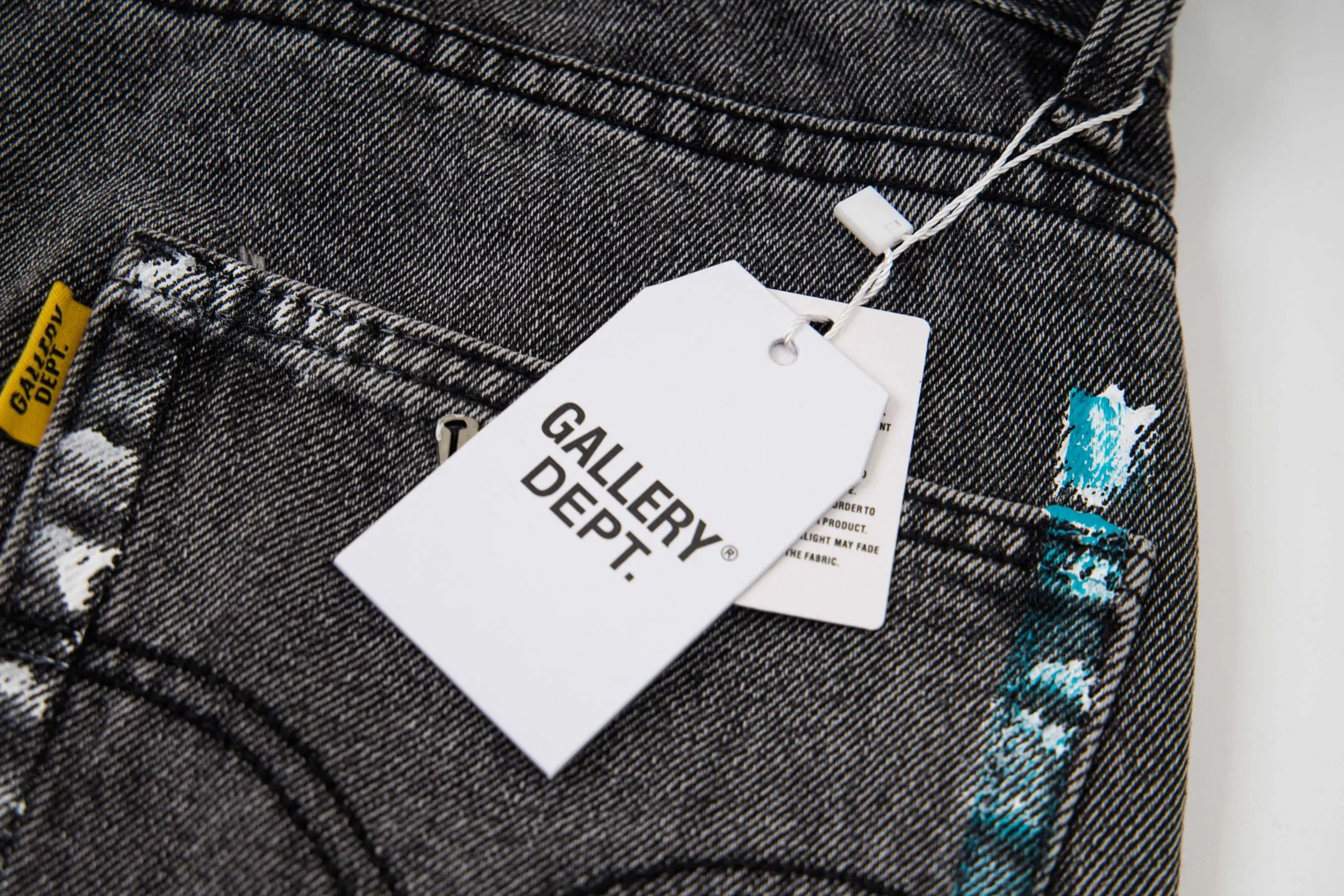 💰330 Top Version GALLERY DEPT & Chrome Hearts Chrome Hearts co-branded large logo blue, yellow, black and white multi-color spliced ​​washed jeans, truly restores the ultimate vintage texture, three-dimensional version, loose and comfortable, not picky about the figure, taller and slimmer, large factory Seiko, original factory quality control, same style for men and women, can be matched with couples, versatile recommendation, must-have jeans for all seasons, fashionable people have been disappointed. From the quality selection of fabrics, the tailoring of details, and the matching of patterns, they are all impeccable! The upper body is so handsome when worn...it can be easily worn by men, women and children! The craftsmanship is made of heavy-duty washed pure cotton denim fabric. After washing, it is soft and thick. It is very stylish when worn on the body. Style number: 1788# Color: black Size: 28 30 32 34 36